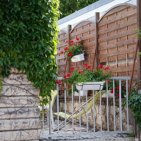 Le Pavillon Bleu Restaurant Hotel