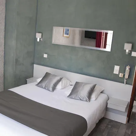 Le Pavillon Bleu Restaurant מלון