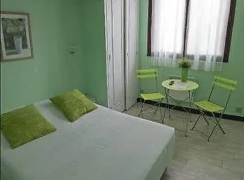 Le Pavillon Bleu Restaurant 鲁瓦扬